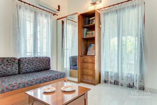 House In Polihrono With 2 Bdrms 40mtrs From Beach