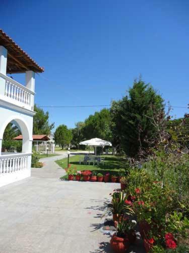 Lazanis Studios Apartments