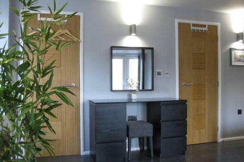 Riverview - Luxury Private Suite Near Beaches/pubs