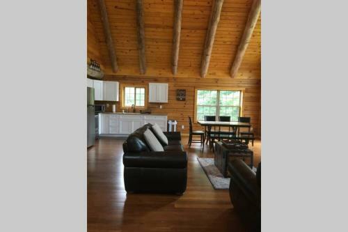 Spacious Luxurious Log Cabin Near Cooperstown Ny