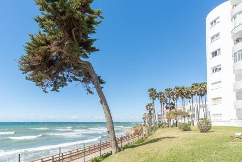 Calahonda Beach- Golf Apartment