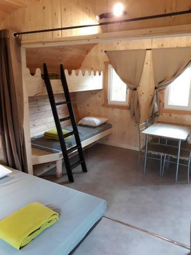 Domaine De L'ours / Camping Lodge
