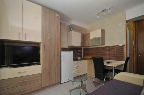 "lux Apartmani M-mili?"