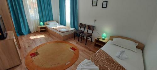 Hostal Three Bedroom Apartment