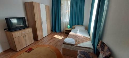 Hostal Three Bedroom Apartment