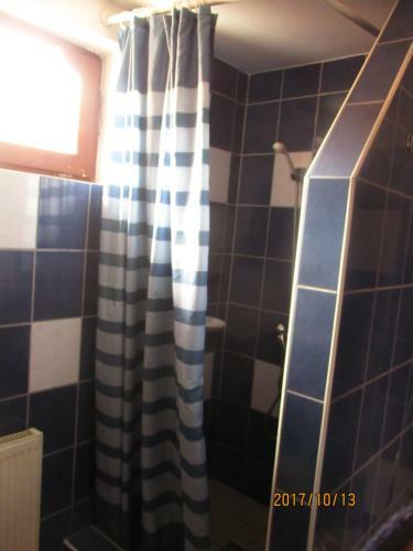 Holl� Vend�gh�z