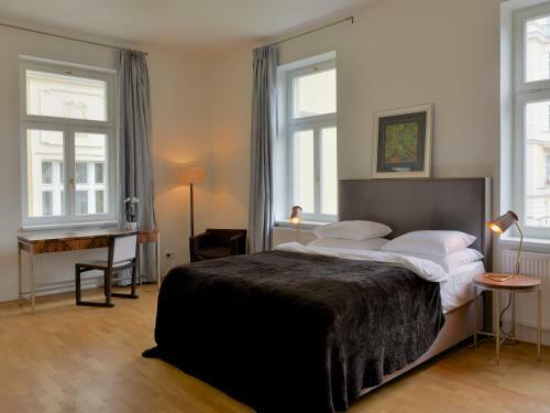Kolonada Luxury 3 Bedroom Apartment Manes