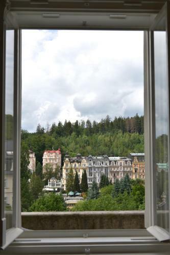 Kolonada Luxury 3 Bedroom Apartment Manes