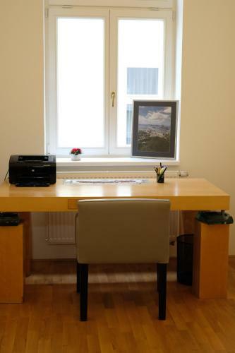 Kolonada Luxury 3 Bedroom Apartment Manes