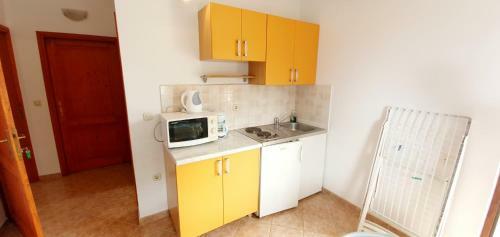 Cecillia Mare Apartments