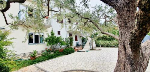 Cecillia Mare Apartments