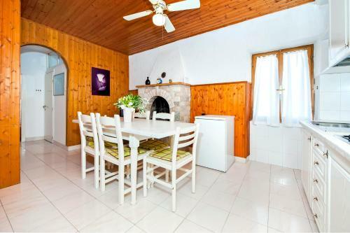 Carera Seaview Apartments