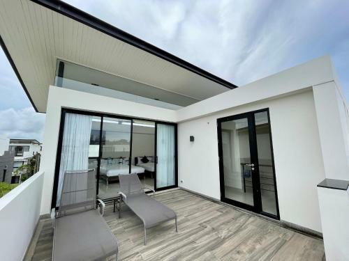 5 Bedroom Rooftop Pool Villa Laguna Park