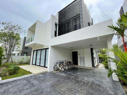 5 Bedroom Rooftop Pool Villa Laguna Park