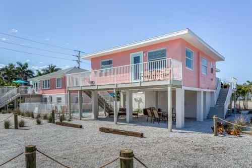 Flamingo Villas A - E - Beach Bungalow Complex With Pool