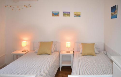 Four-bedroom Holiday Home In Svirce