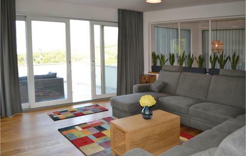 Four-bedroom Holiday Home In Svirce
