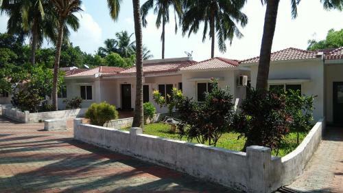 Hotel Esakki Resort Fivefalls