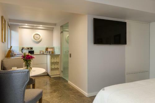 Hostal Element House Bakoven