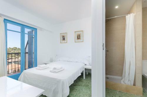 La Marina Hostal