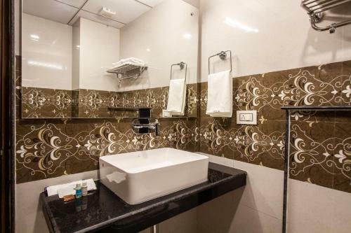 Hotel Suryansh Regency Manali Centrally Heated Air Cooled With Private Balconies