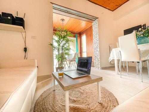 Athena Sea Front Apartment, Parking & Pool