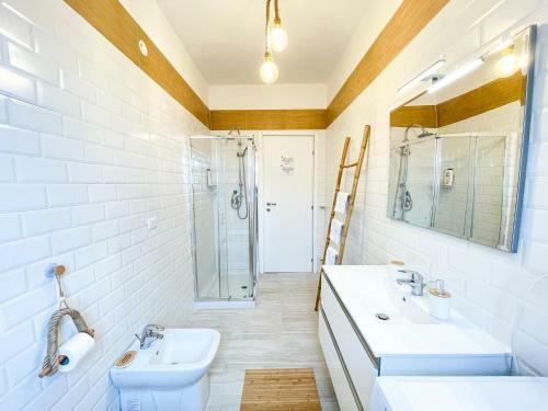 Athena Sea Front Apartment, Parking & Pool