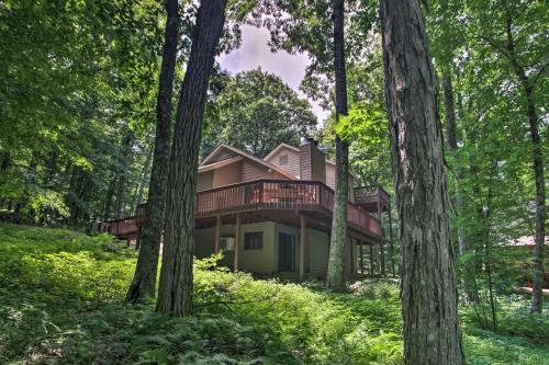Bright Wintergreen Resort Home Deck And Grill!