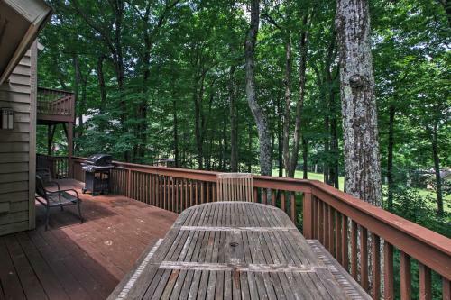 Bright Wintergreen Resort Home Deck And Grill!