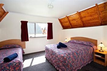 Mountain Chalets Motel