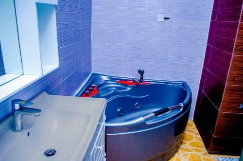 Hotel Crispan Suites & Event Centre