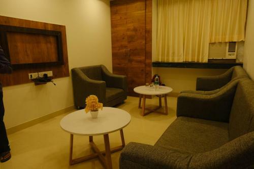 Hotel Girija Sunrise