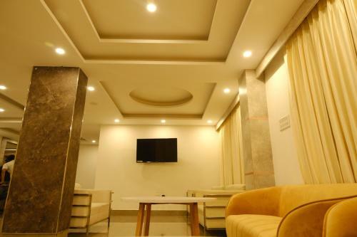 Hotel Girija Sunrise