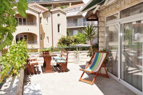 Apartmani Antunovi? Podgora