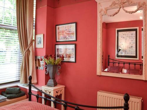 Little London House