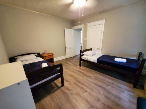 Pet Friendly Apartment, 5 Min Walk To Beach