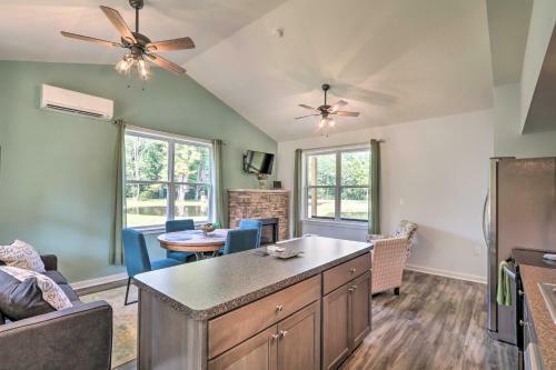 Cottage With Pond Views 13 Mi To Camelback Mountain