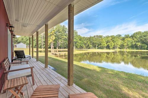 Cottage With Pond Views 13 Mi To Camelback Mountain