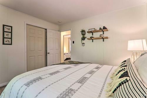 Luxury Pocono Home With Deck, Walk To Lake Harmony!