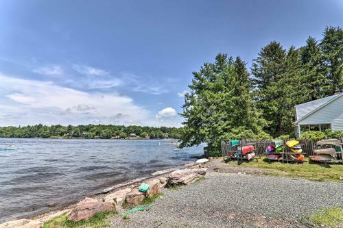 Luxury Pocono Home With Deck, Walk To Lake Harmony!