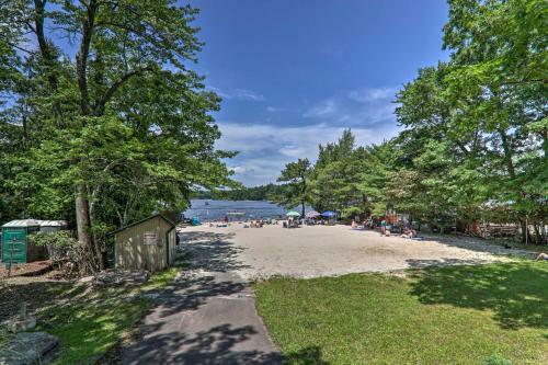 Luxury Pocono Home With Deck, Walk To Lake Harmony!