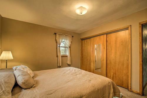 Evolve Hideaway On 75 Acres Near Canadohta Lake!
