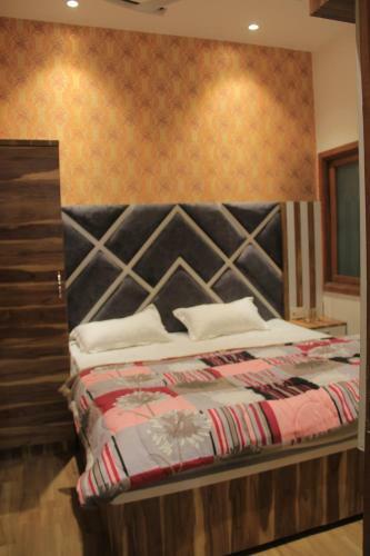 Hotel Golden Crown