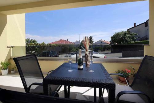 Apartment In Krk - Insel Krk 40650