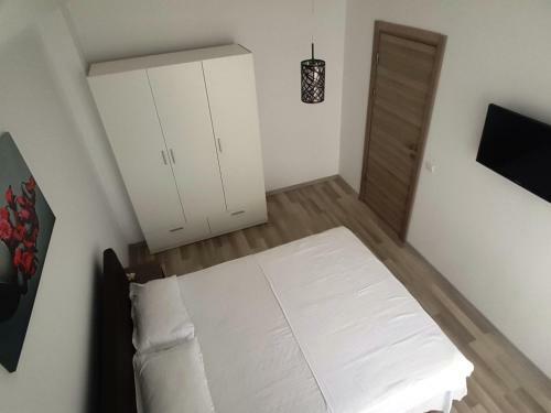 Sweet Summerland Apartment