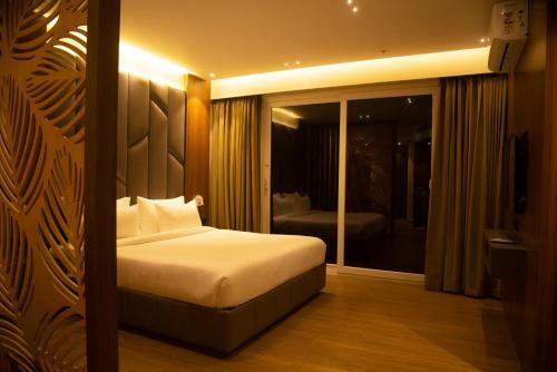 Golden Park Hotel & Resort