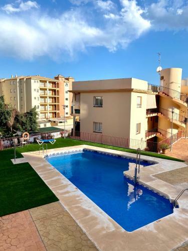Books, Pool & Terrace Apartment