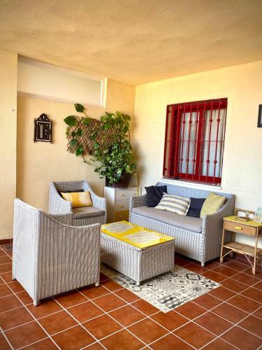 Books, Pool & Terrace Apartment
