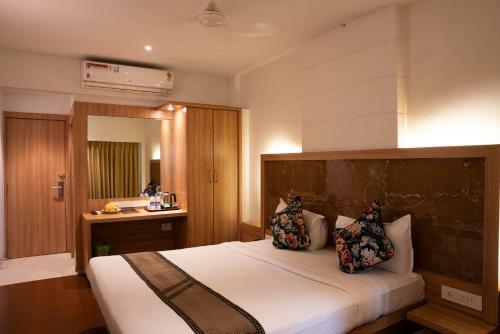 Gold Crest Business Hotel