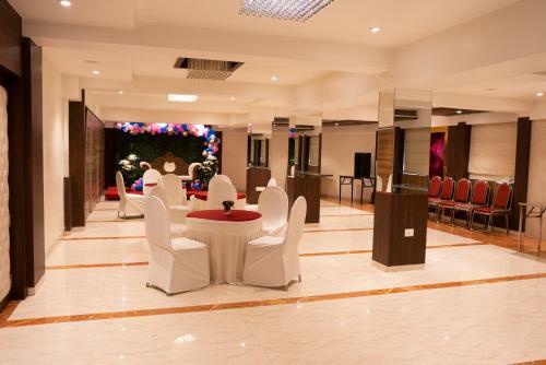 Gold Crest Business Hotel